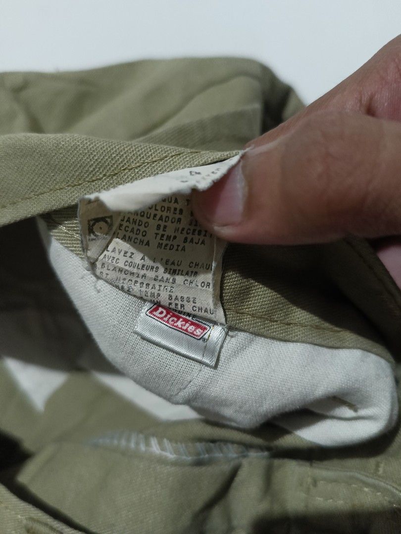 Dickies khaki double patch (Category: Shorts) located in Naga. Submitted by justthrift09 (Listing ID 1469540941, Image 2). Description: Size 34 length 25 leghole 13 very good condition.