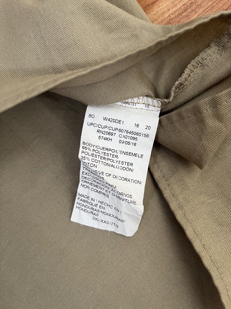 Dickies Short Sleeve Work Shirt Khaki (Category: Tshirts & Polo Shirts ) located in Manila. Submitted by a.stmngo (Listing ID 1469451461, Image 3). Description: Size 2XL on tag (Width 28 inches x Length 32 inches) Needwash 📍Manage your expectation. Item is thrifted. 📍Nagcarlan, Laguna.