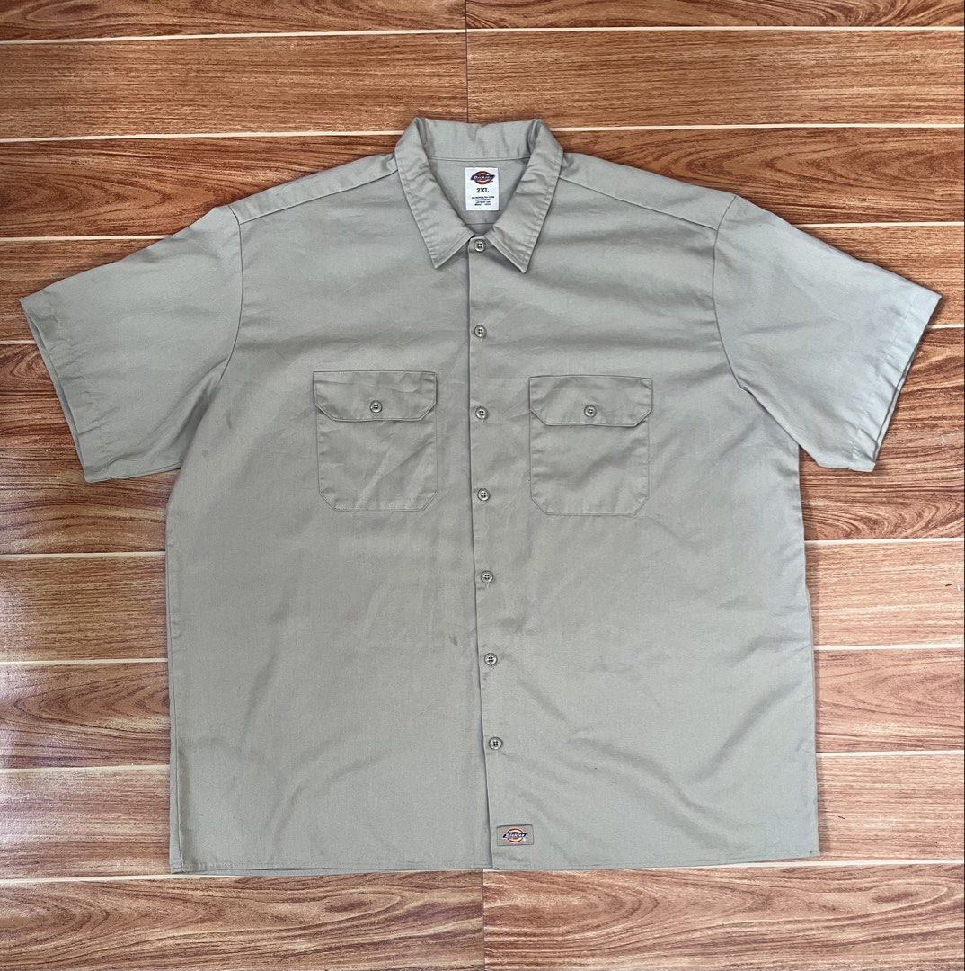Dickies Short Sleeve Work Shirt Khaki (Category: Tshirts & Polo Shirts ) located in Manila. Submitted by a.stmngo (Listing ID 1469451461, Image 1). Description: Size 2XL on tag (Width 28 inches x Length 32 inches) Needwash 📍Manage your expectation. Item is thrifted. 📍Nagcarlan, Laguna.