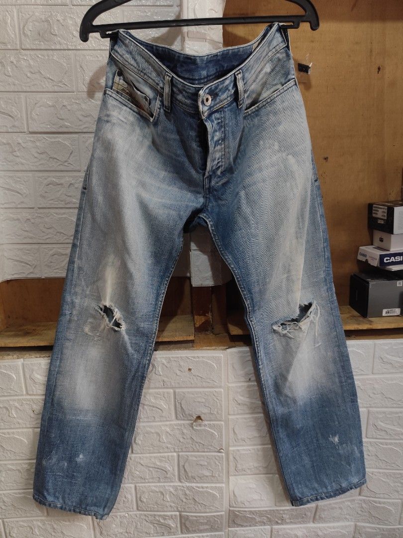 Diesel button fly jeans (Category: Jeans) located in Kabacan. Submitted by thriftpingts (Listing ID 1469435525, Image 1). Description: Diesel button fly rip jeans Condition: 10/10 Color rate : 10/10 Waist: 30-32 Length: 37 Hem: 7 Washtags: ✅ Issue: ❌.