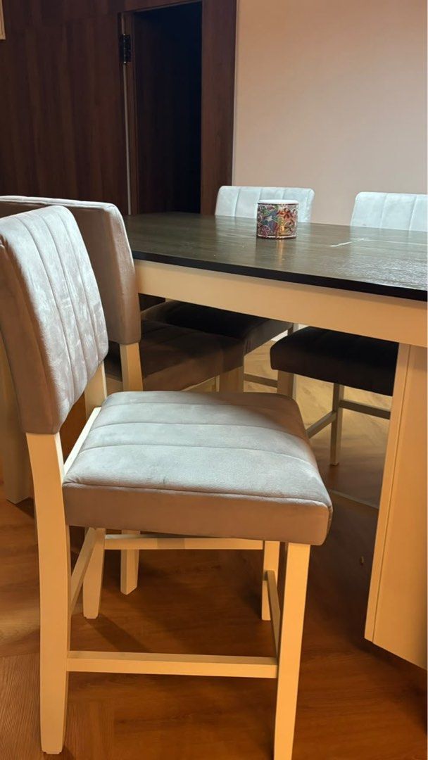 Dining Table (Category: Tables & Sets) located in Kuching. Submitted by bigjeep (Listing ID 1469475955, Image 3). Description: .