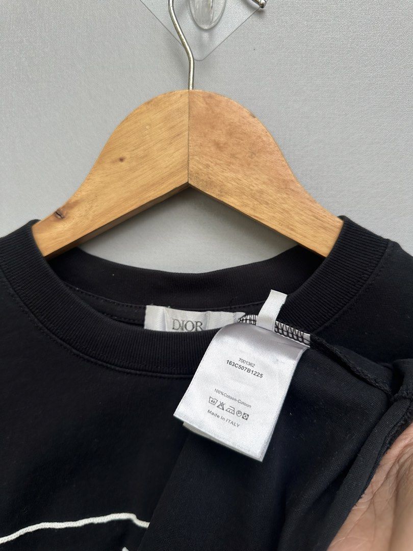 DIOR (Category: Tshirts & Polo Shirts ) located in Bais. Submitted by gdrip (Listing ID 1469451944, Image 3). Description: Dior Carpet Logo Size Medium on tag Dimension 22/27 9.5 Condition No Issue.