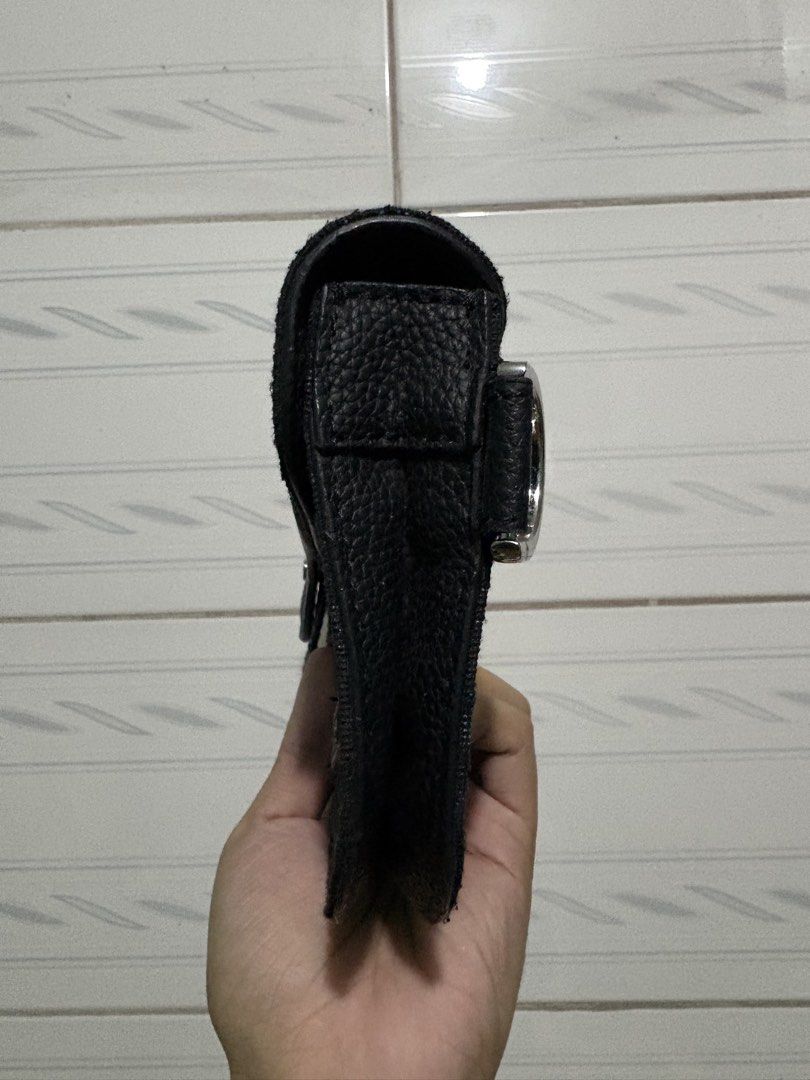 Dior Saddle Pouch bag messenger (Category: Cross-body Bags) located in Quezon City. Submitted by jakescollection (Listing ID 1469518610, Image 3). Description: Christian Dior Saddle Pouch/Messenger bag Includes Crossbody strap, dust bag and box 3 in 1: Can be worn as sling, clutch and belt bag Black Oblique For men but can also be unisex One mini zipper pocket One main compartment one inner card slot .