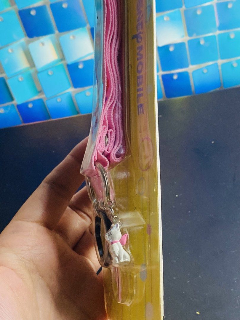 Disney Marie cat keychain (Category: Character Goods) located in Manila. Submitted by kawaii_omocha_est2020 (Listing ID 1469397677, Image 3). Description: .