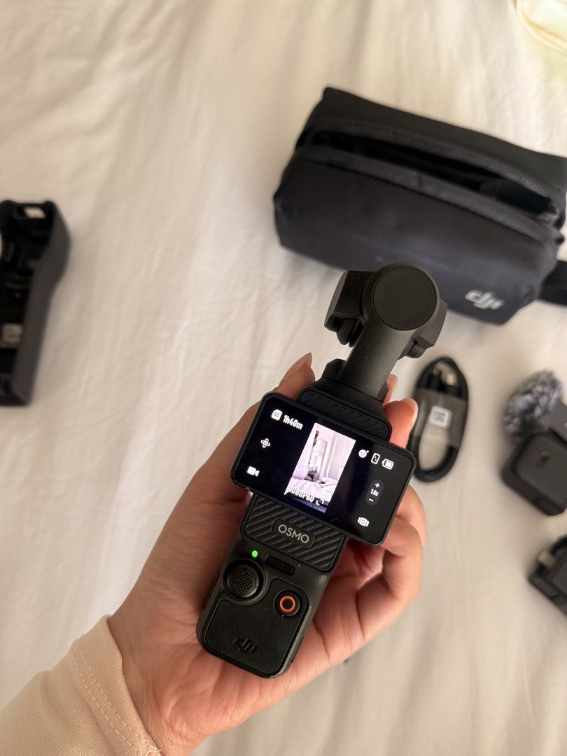 DJI OSMO POCKET 3 CREATOR COMBO (Category: Cameras) located in Manila. Submitted by karolinaxx (Listing ID 1469571319, Image 2). Description: .