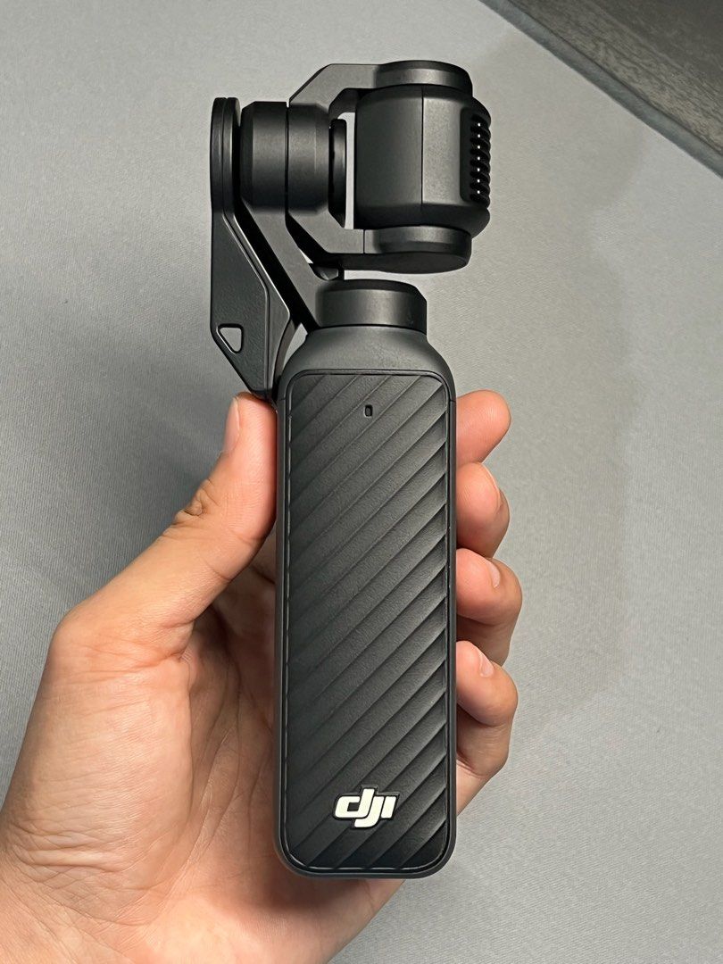 DJI Osmo Pocket 4 Creator Combo (Category: Video Cameras) located in Malabon City. Submitted by enricogomez (Listing ID 1469552629, Image 3). Description: DJI Osmo Pocket 4 Creator Combo • excellent condition • no issue • under warranty til Sept. 2027 Inclusions • osmo pocket 4 • gimbal clamp • handle with thread • fill light • wide-angle lens • transmitter (mic) • mic magnetic clip • mig magnetic charger • mic magnet • 2pcs windscreen • mini tri
