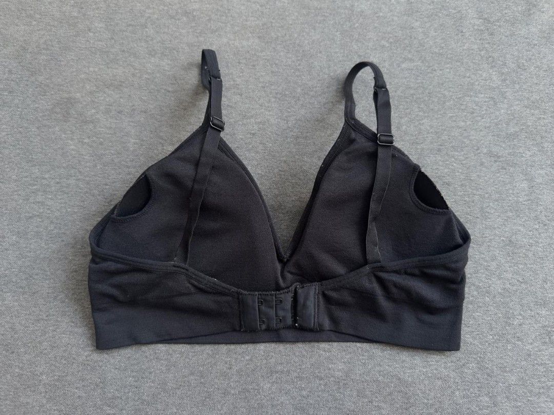 DKNY Black bralette small 32bc,34ab (Category: Undergarments & Loungewear) located in Llanera. Submitted by expresclothing (Listing ID 1469530571, Image 3). Description: .