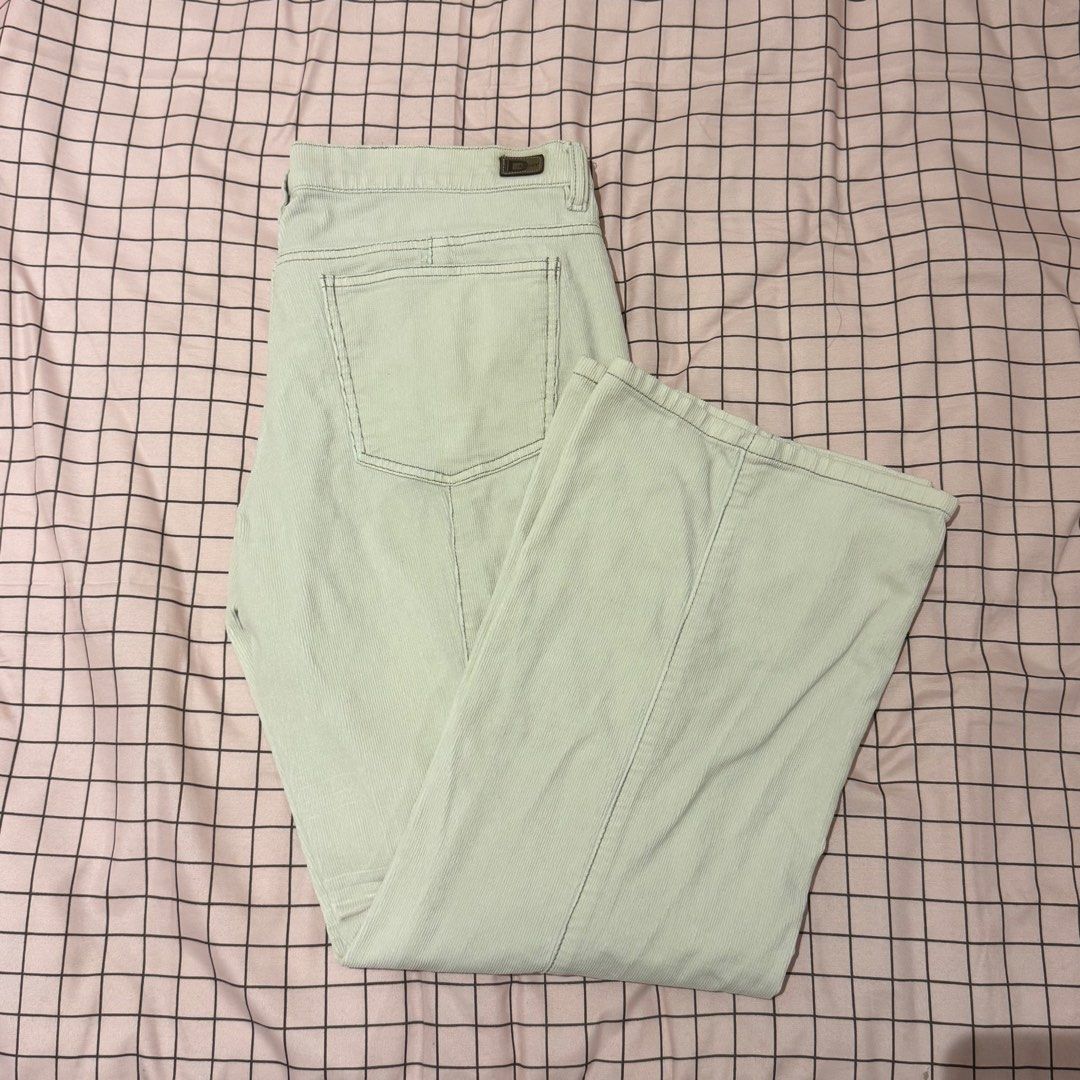 DKNY Jeans Petite - White Jeans [Pre-Loved] (Category: Jeans) located in Quezon City. Submitted by be.a.bliss.ph (Listing ID 1469532830, Image 1). Description: •Lightly used; no flaws •RFS: Doesn’t fit anymore; decluttering •Length: 35.5 in •Width (laid down): 17 in •Rise: 9.5 in •Thigh Opening: 10.5 in MOP: GCash, Maya, MariBank, GoTyme MOD: Lalamove, J&T Location: Quezon City.