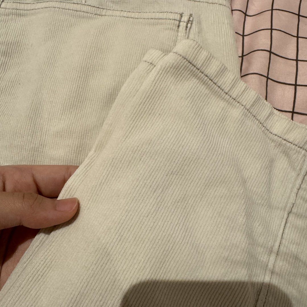 DKNY Jeans Petite - White Jeans [Pre-Loved] (Category: Jeans) located in Quezon City. Submitted by be.a.bliss.ph (Listing ID 1469532830, Image 3). Description: •Lightly used; no flaws •RFS: Doesn’t fit anymore; decluttering •Length: 35.5 in •Width (laid down): 17 in •Rise: 9.5 in •Thigh Opening: 10.5 in MOP: GCash, Maya, MariBank, GoTyme MOD: Lalamove, J&T Location: Quezon City.