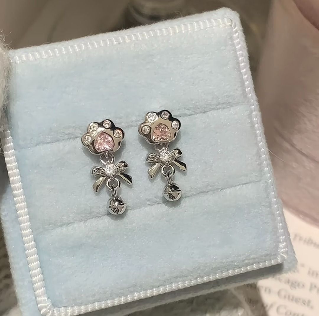 dog bow earrings dangling diamond gem (Category: Earrings) located in Quezon City. Submitted by japanandsingaporeluxepreloved (Listing ID 1469451323, Image 2). Description: .