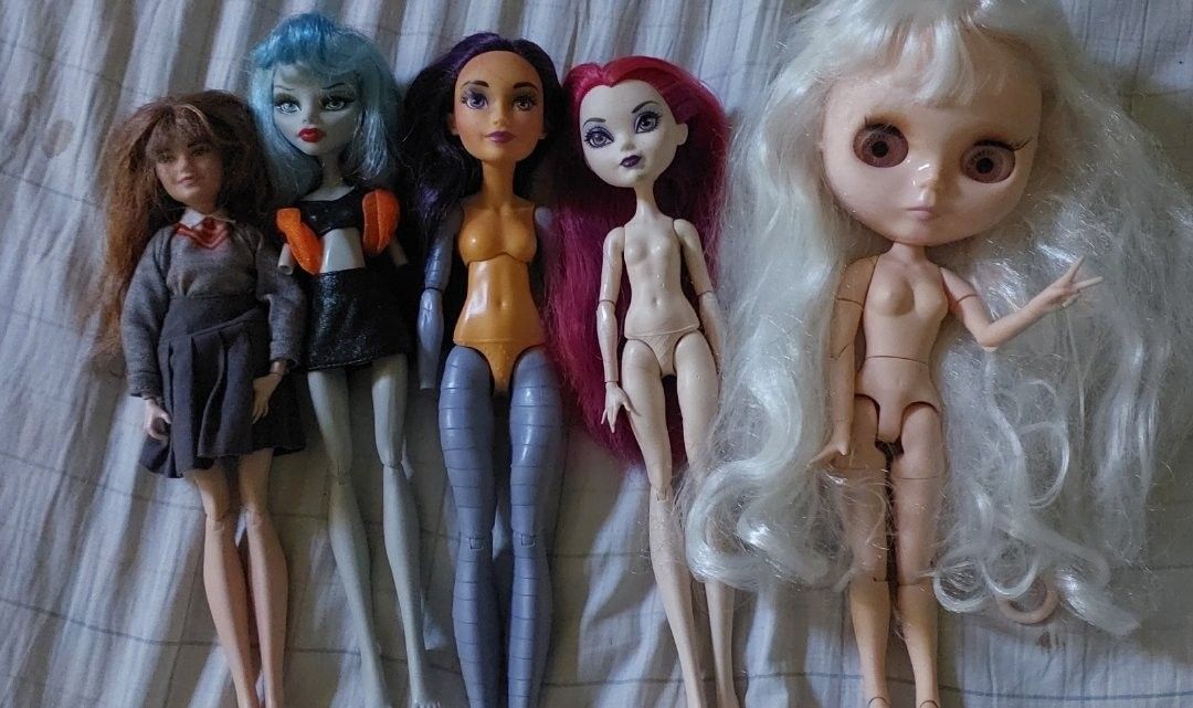 DOLLS TO DECLUTTER FS!! (Category: Figurines & Statues) located in Las Pinas. Submitted by g.bonx (Listing ID 1469539502, Image 1). Description: DECLUTTER DOLLS FS!! PRICES LIST: hermione: SOLD chewed marks on the other hand / chewed feet / no shoes / wand missing mira shards nude : SOLD ( updated ) bite marks on certain spots of the body, and has marks on the faces black fire nude dc super hero girls: 300 / no clothes / no shoes / no handa skull