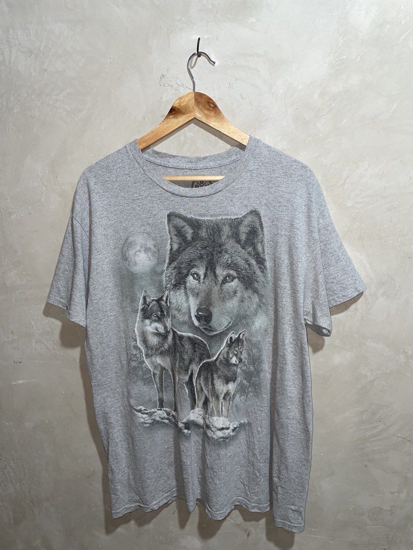 DOM Grey Wolf Graphic T-Shirt Size L (Category: Tshirts & Polo Shirts ) located in Molave. Submitted by thriftedstore.horse (Listing ID 1469496481, Image 1). Description: Condition- excellent Issue- none Color rate- 9.5/10 .