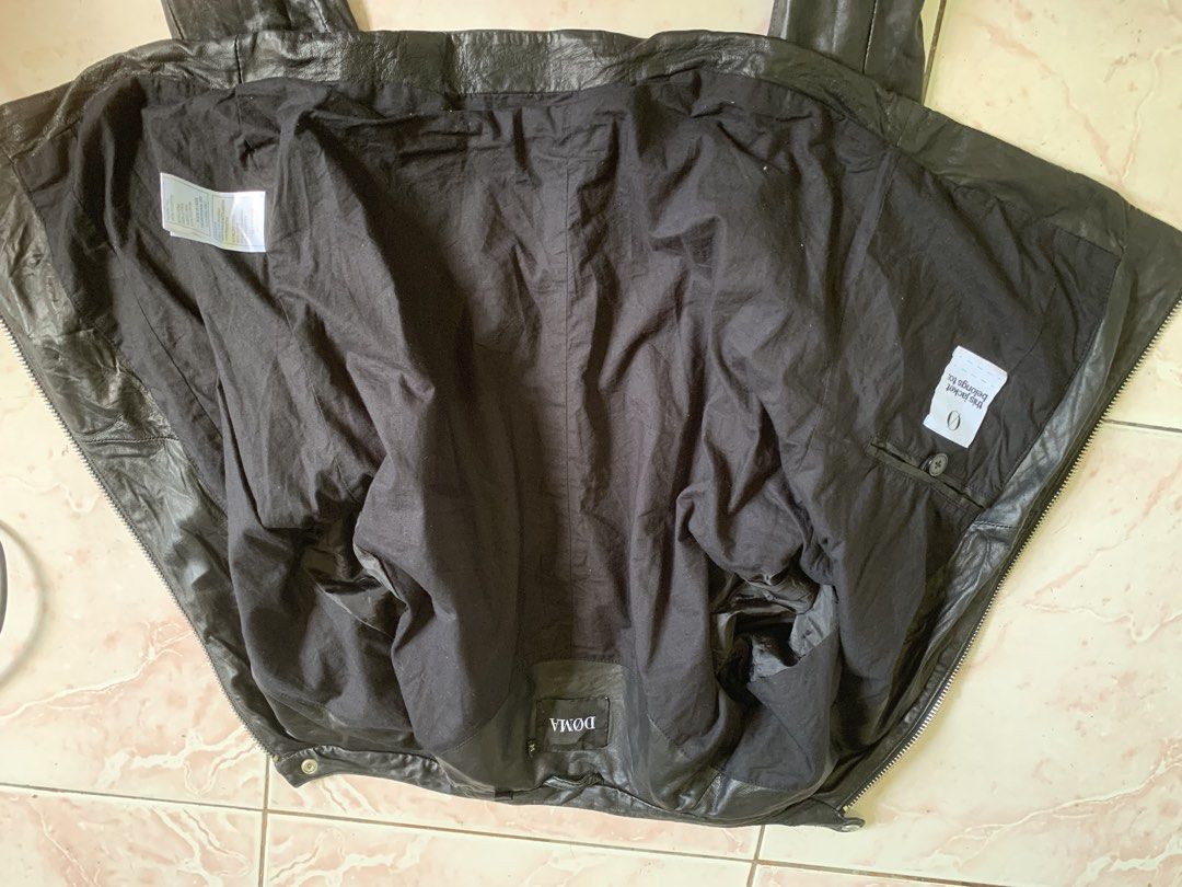 Doma leather jacket (Category: Announcements) located in Manila. Submitted by garmentvoidarchive_ (Listing ID 1469413642, Image 3). Description: Good condition genuine leather M on tag W: 19 L: 23.