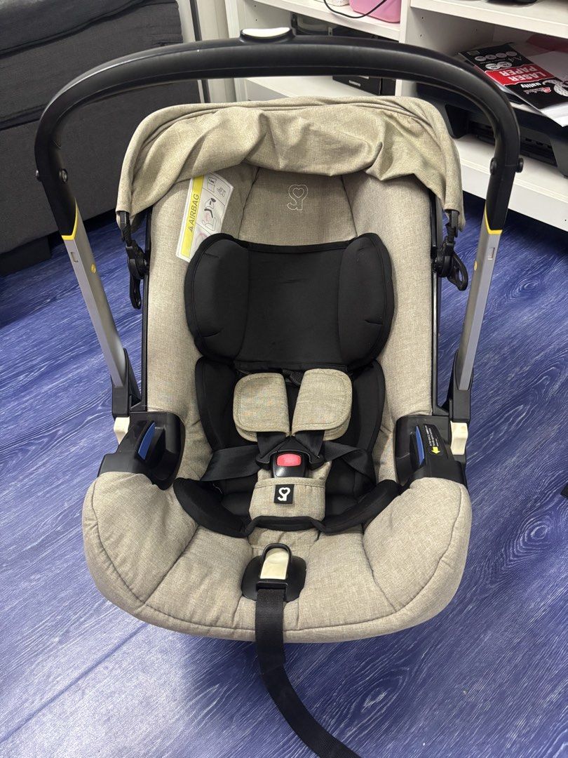 Doona+ (Category: Strollers) located in Ayer Baloi. Submitted by aleyati1992 (Listing ID 1469567550, Image 3). Description: Doona+ Good condition Selfpickup kampung melayu majidee jb Luar jb postage ninja van.
