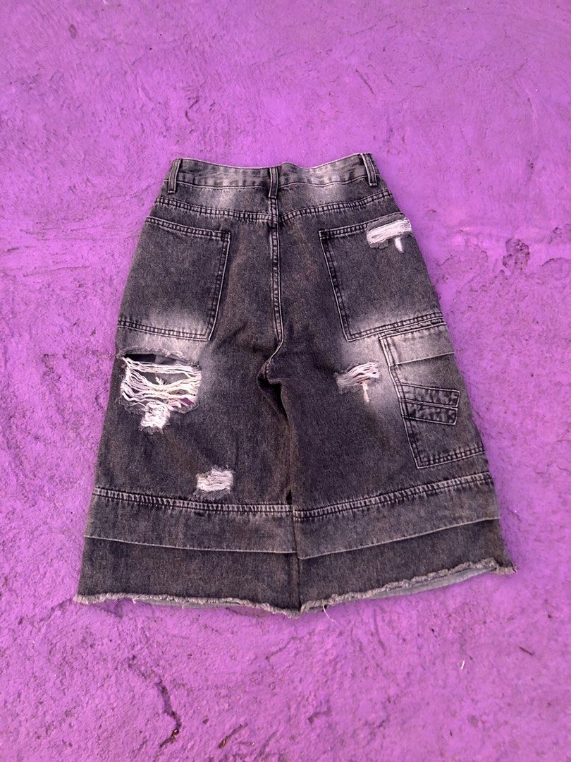 Double waist baggy jorts (Category: Shorts) located in San Mateo. Submitted by reynoldjanda (Listing ID 1469487111, Image 3). Description: .
