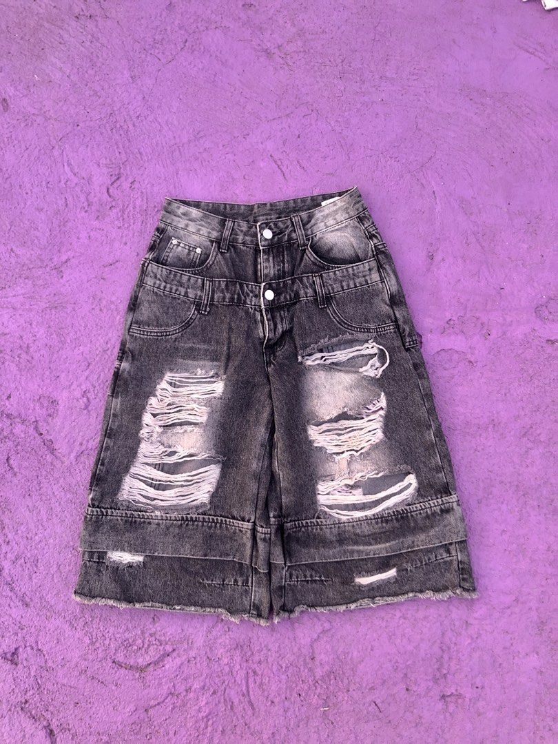 Double waist baggy jorts (Category: Shorts) located in San Mateo. Submitted by reynoldjanda (Listing ID 1469487111, Image 1). Description: .