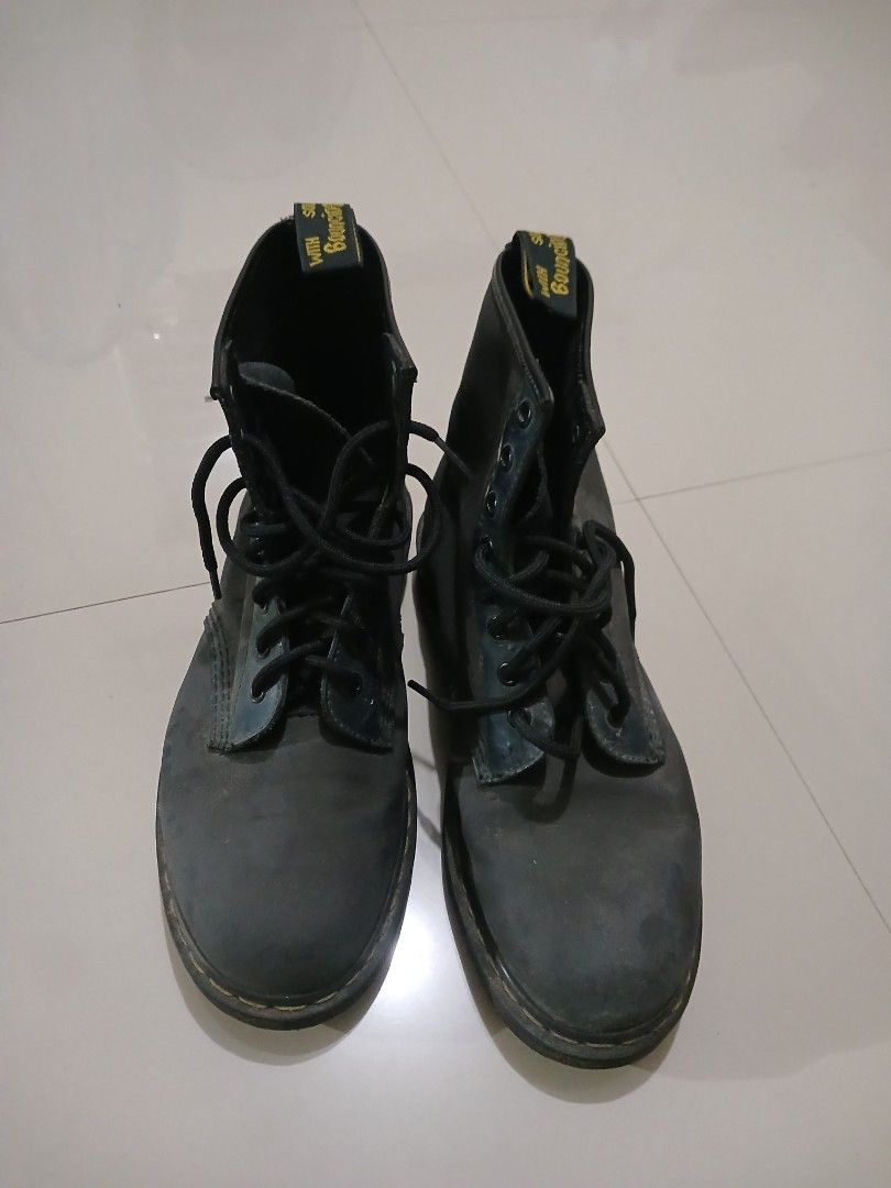 Dr. Martens AirWair Black Boots (Category: Boots) located in Valencia. Submitted by mahartinmo19925 (Listing ID 1469501989, Image 2). Description: - Brand: Dr. Martens - Color: Classic Black with iconic yellow stitching - Details: Lace-up closure, metal eyelets, and AirWair heel loops - Sole: Original bouncy soles resistant to oil, fat, acid, petrol, and alkali - Condition: Pre-owned with scuffs on the leather uppers and dirt on the soles from re