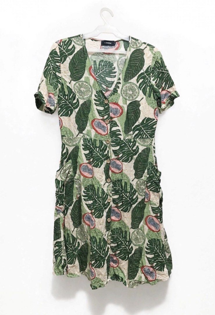 Dress Button Down Preloved (Category: Dresses) located in Siniloan. Submitted by cleo_fas (Listing ID 1469558060, Image 1). Description: Shipping Via : SPX, J&T, LBC —Payment First Policy —Shipping Fee Not Yet Included.