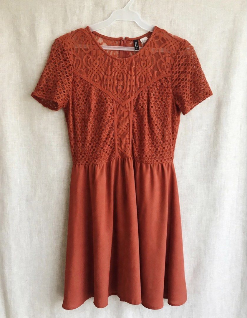 Dress Preloved (Divided by H&M) (Category: Dresses) located in Siniloan. Submitted by cleo_fas (Listing ID 1469543484, Image 1). Description: Shipping Via : SPX, J&T, LBC —Payment First Policy —Shipping Fee Not Yet Included.