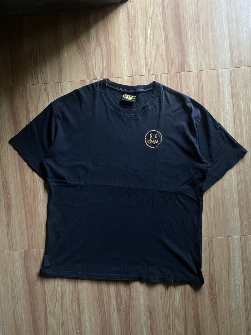 Drew House sketch mascot (Category: Tshirts & Polo Shirts ) located in San Andres. Submitted by _wearlore. (Listing ID 1469399763, Image 1). Description: Excellent Condition 9.5/10 Color Rate No issue Tagged sized: XLarge Width:22 Length:28.