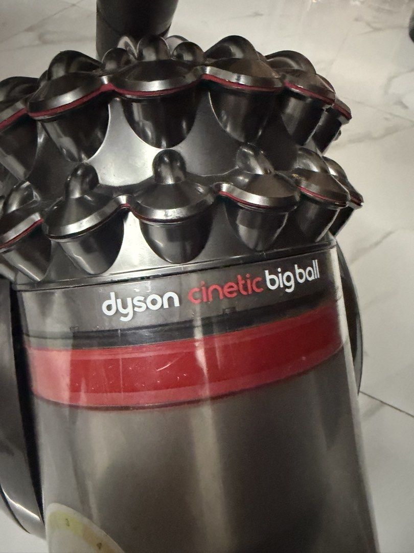 dyason cinetic big ball vacuum (Category: Vacuum Cleaner & Housekeeping) located in Bulacan. Submitted by mysticdeer.6d7f47 (Listing ID 1469495428, Image 3). Description: Ang nasa larawan ay isang Dyson Big Ball o Dyson Cinetic Big Ball canister vacuum cleaner. Ito ay isang uri ng vacuum cleaner na kilala sa mga sumusunod na katangian: • Teknolohiyang “Ball”: Ang buong makina ay binuo sa loob ng isang malaking gulong (ball) kaya madali itong isun