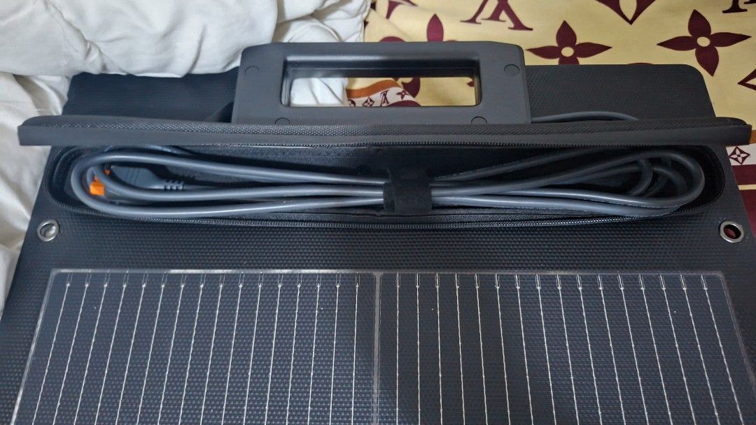 Eco flow 110w (Category: Other Home Appliances) located in Caloocan City. Submitted by mackulitzz36892 (Listing ID 1469463857, Image 2). Description: bnew ecoflow solar panel hindi pa nagamit nka tambak lang.