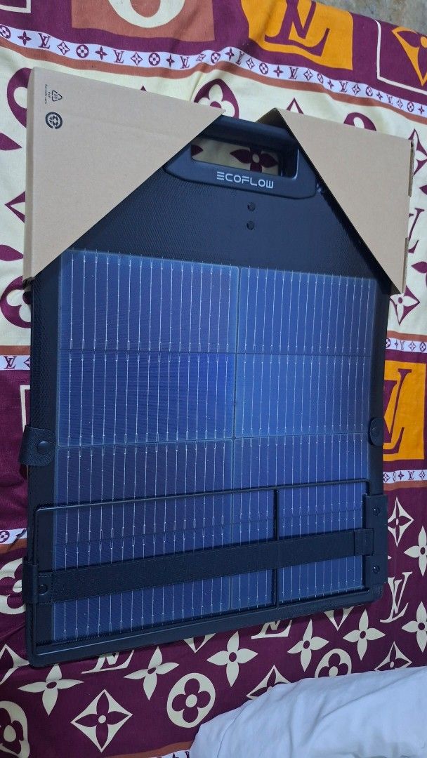 Eco flow 110w (Category: Other Home Appliances) located in Caloocan City. Submitted by mackulitzz36892 (Listing ID 1469463857, Image 3). Description: bnew ecoflow solar panel hindi pa nagamit nka tambak lang.