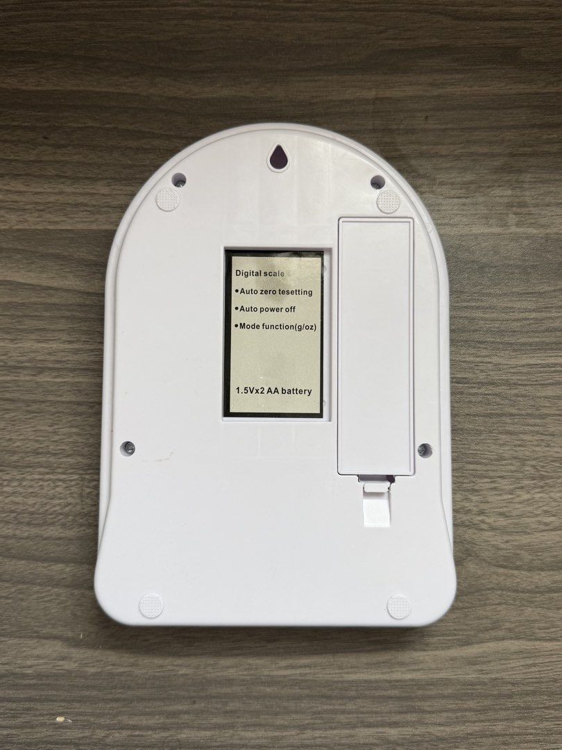 Electronic Kitchen Scale 10000g Capacity (Category: Health Monitors & Weighing Scales) located in Quezon City. Submitted by giaaaaa123 (Listing ID 1469426586, Image 2). Description: SF-400 electronic kitchen scale. White finish with round weighing platform. Digital LCD screen in the lower left. Three control buttons labeled ON/OFF, MODE, and TARE. Capacity up to 10000g by 1g increments or 353oz by 0.1oz. Bottom panel specifies auto zero resetting