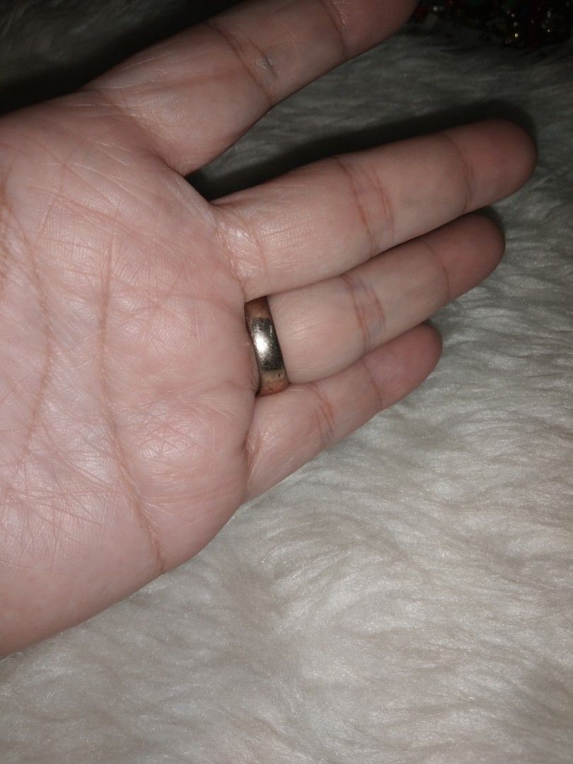 Elegant black stones ring size 8 (Category: Rings) located in Quezon City. Submitted by eidorableshop (Listing ID 1469395457, Image 2). Description: .