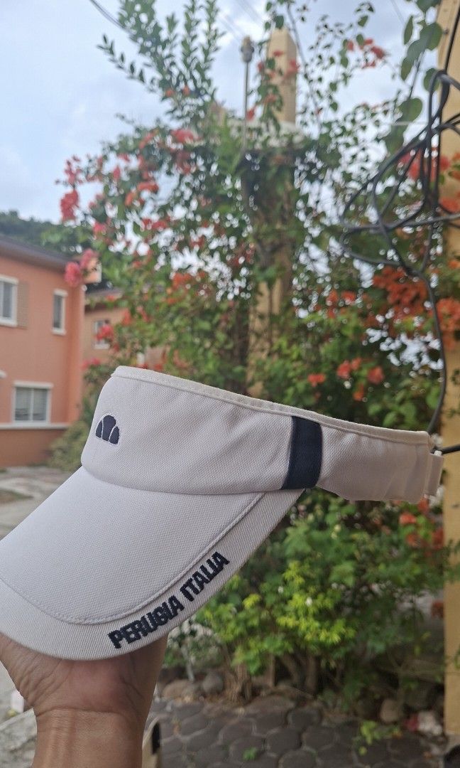 Ellesse visor hat (Category: Hats & Beanies) located in General Santos City (Dadiangas). Submitted by amara_preloved (Listing ID 1469463412, Image 3). Description: .