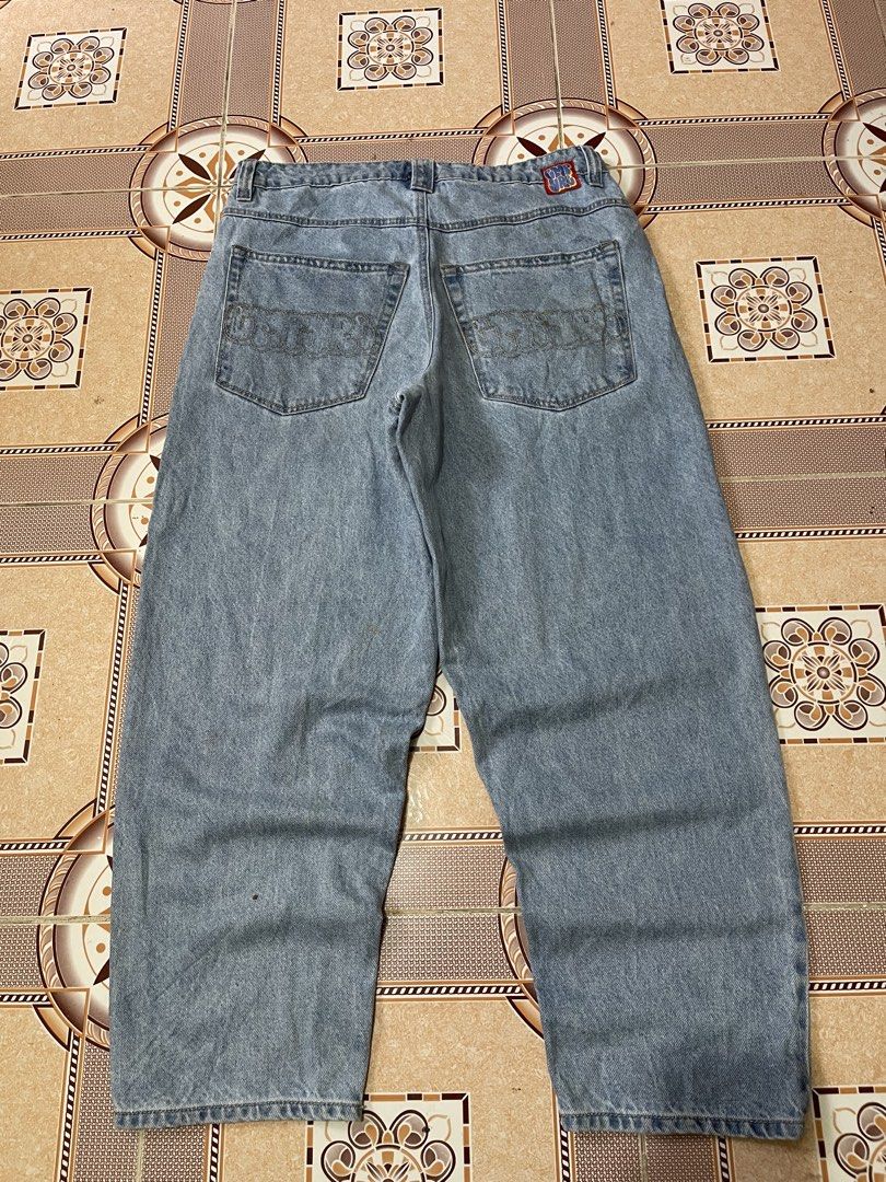 Empyre Baggy Pants (Category: Jeans) located in Cabuyao City. Submitted by jeirussamson897 (Listing ID 1469421419, Image 1). Description: Empyre Baggy Pants 30 ontag 34 actual waistline 40 length 15 thigh 8 leg hole baggy excellent condition needwash 9.5/10 999+sf.