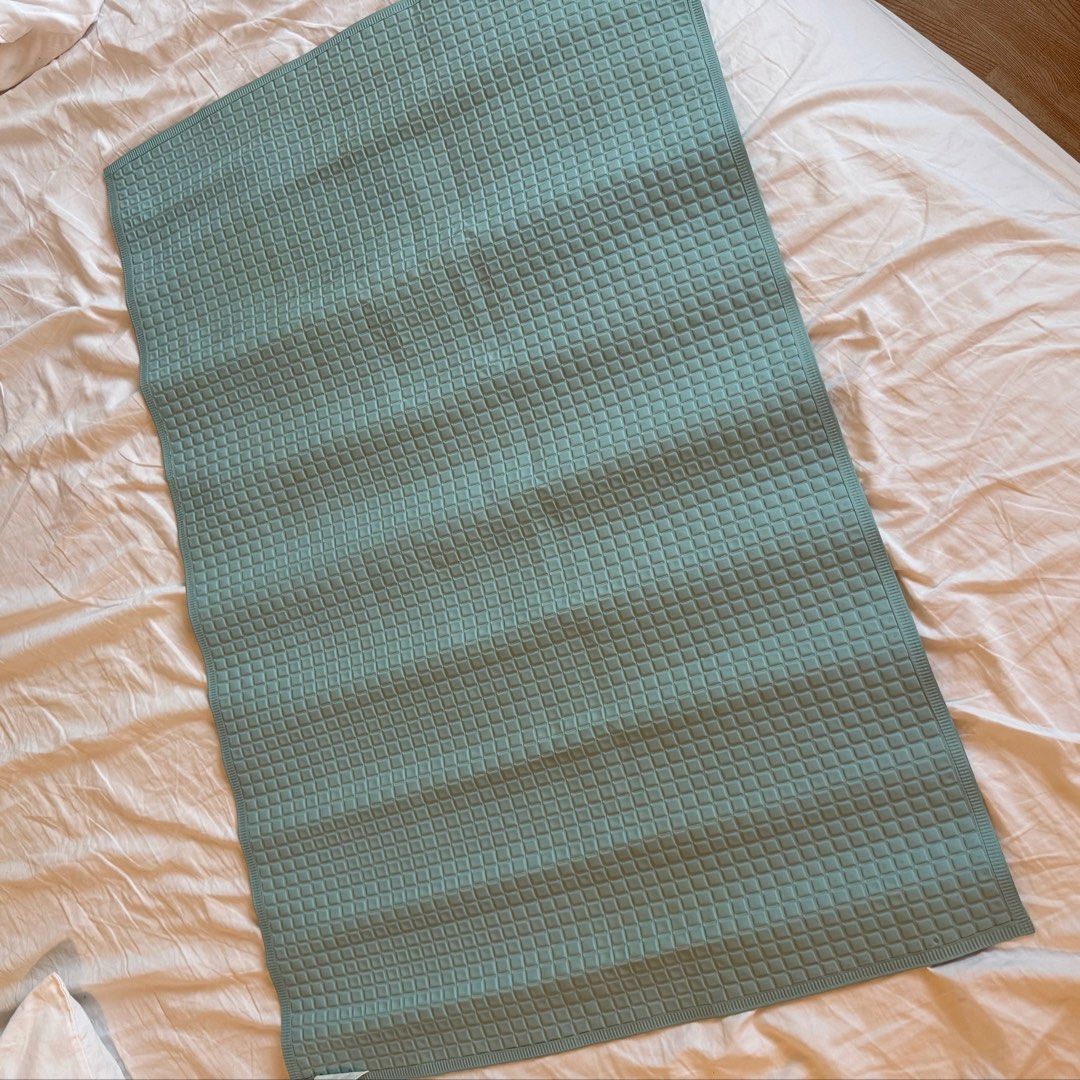 Enfant Blue Changing Mat Pad Grid Pattern (Category: Changing Mats & Accessories) located in Marikina City. Submitted by lovegoeson (Listing ID 1469513491, Image 1). Description: - Size ideal for toddler to kids - Brand: Enfant - Color: Blue - Size: Approximately 88x60cm - Design: Dual-sided (textured grid on one side, smooth material on the other) - Condition: Brand tag attached on the corner - Perfect daily baby essential for quick and easy dia