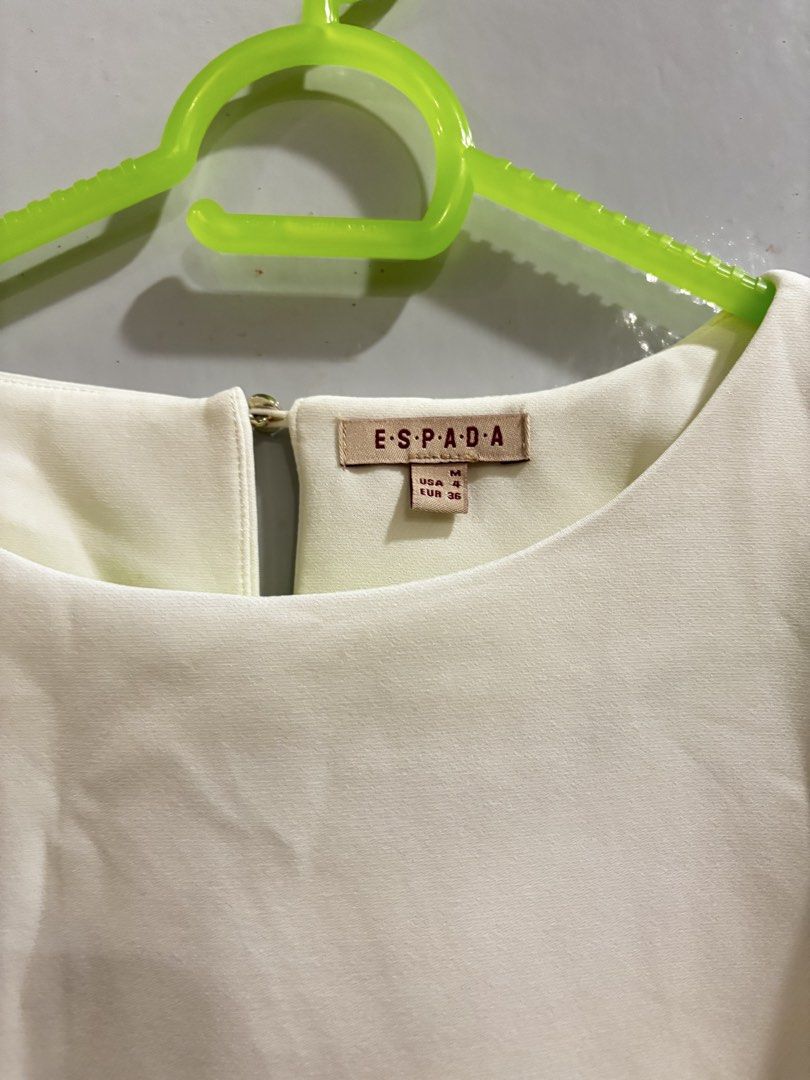 ESPADA Off-White Scallop Hem Blouse (Category: Blouses) located in Muntinlupa City. Submitted by btscerpts.ph (Listing ID 1469400630, Image 2). Description: - Brand: ESPADA - Size: M (USA 4, EUR 36) - Color: Off- White - Neckline: Classic round neck - Details: Stylish scallop trim on hem and sleeve cuffs - Sleeves: Three-quarter length ‼️ this is a PRELOVED item and was kept in storage, washing before use is highly recommended. Please manage expe