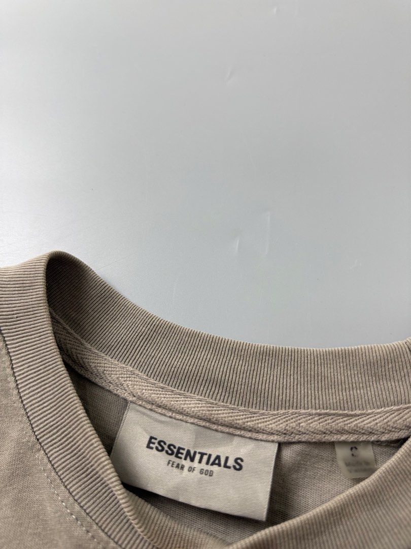Essentials (Category: Tshirts & Polo Shirts ) located in Pila. Submitted by villanueva80826 (Listing ID 1469528419, Image 3). Description: Essentials Size:large •Width:22 •Length:30 •Condition:9/10 •Color rate:9/10 Mine:300 Steal: 50 increment Loot:580 +Shipping fee Issue:none Still in good condition Still wearable .