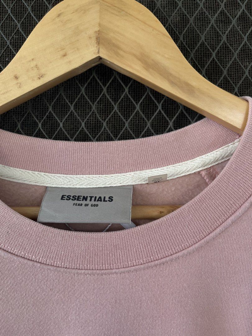 Essentials Sweater (Category: Hoodies) located in General Santos City (Dadiangas). Submitted by thriftdept. (Listing ID 1469406774, Image 3). Description: Brand: Essentials Size: Extra Large Dimensions: 26W”26L Authenticity: NGA Color Rate: 9.5/10 Condition: Excellent Issue: None 🏷️: ₱900.