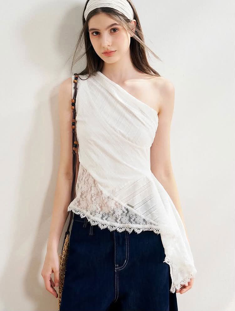 Esther ateliers ins one sided textured top (Category: Sleeveless) located in Subic. Submitted by ayvee.ph (Listing ID 1469401041, Image 3). Description: Esther ateliers one sided textured top Sooo pretty!!!! Very rare & vintage style✨ Not my style 🥹 Size: S No issue / No flaws Price: 300 📍Olongapo / Subic 🚛Reg J&T door to door dep.