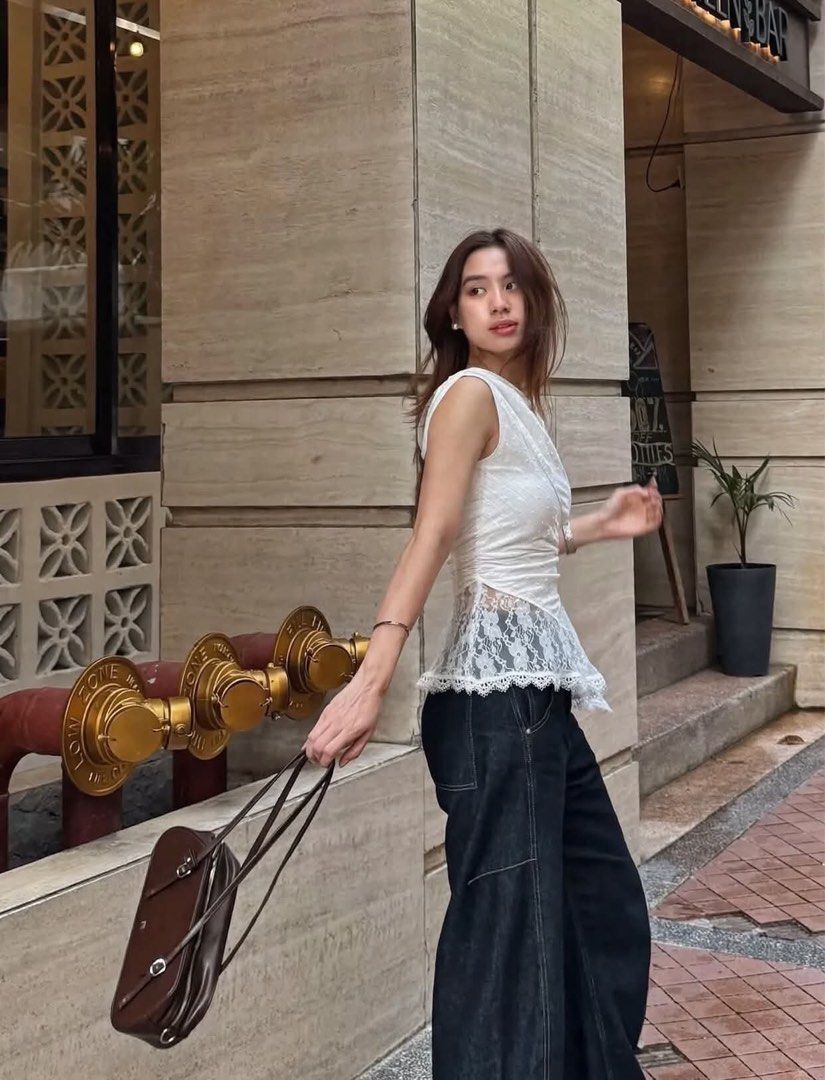 Esther ateliers ins one sided textured top (Category: Sleeveless) located in Subic. Submitted by ayvee.ph (Listing ID 1469401041, Image 2). Description: Esther ateliers one sided textured top Sooo pretty!!!! Very rare & vintage style✨ Not my style 🥹 Size: S No issue / No flaws Price: 300 📍Olongapo / Subic 🚛Reg J&T door to door dep.