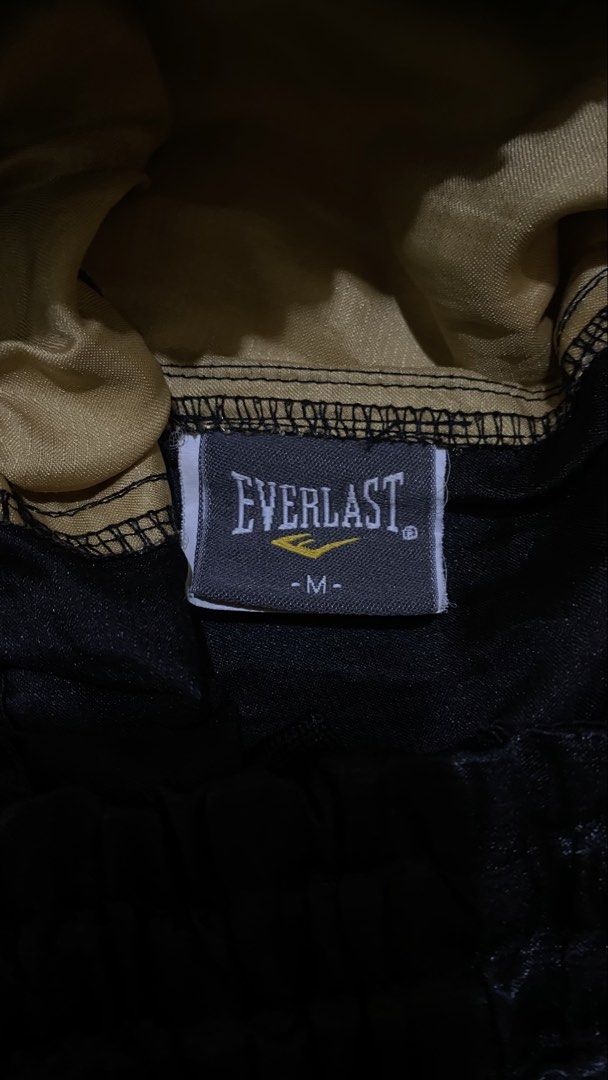 Everlast Muay thai boxing short (Category: Coats, Jackets and Outerwear) located in Nagcarlan. Submitted by nsh.c (Listing ID 1469426476, Image 3). Description: Excellent condition Cr:9.8/10 Dimes:30-40X15 hem 13.5 Ganda neto in person.