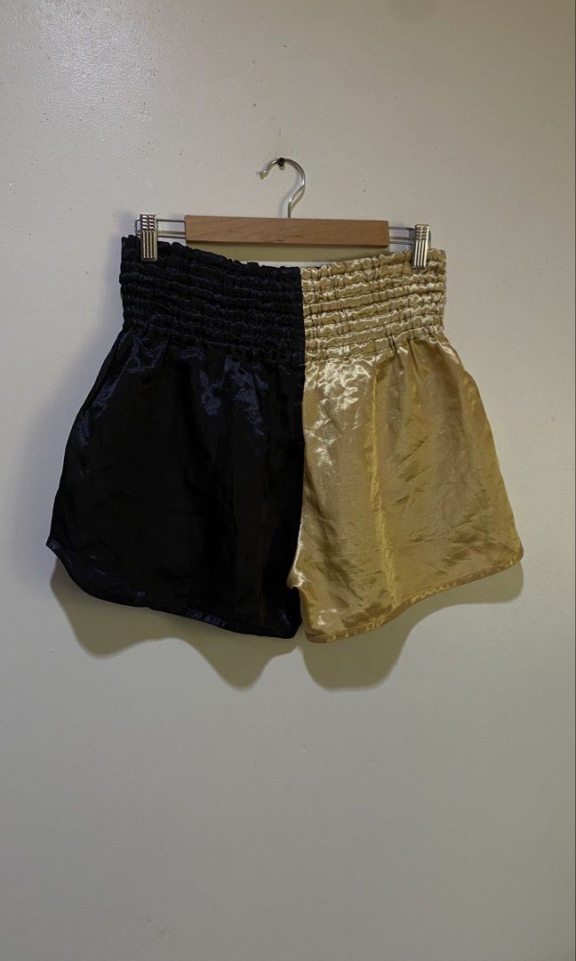 Everlast Muay thai boxing short (Category: Coats, Jackets and Outerwear) located in Nagcarlan. Submitted by nsh.c (Listing ID 1469426476, Image 2). Description: Excellent condition Cr:9.8/10 Dimes:30-40X15 hem 13.5 Ganda neto in person.