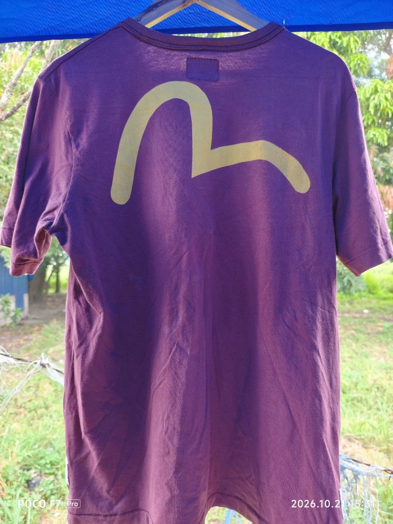 Evisu (Category: Activewear) located in Mexico. Submitted by josephnuqui1980 (Listing ID 1469454616, Image 3). Description: Evisu color rate 9/10 Good condition Medium size Issue crack print at the back see photo for details 21Wx28L.