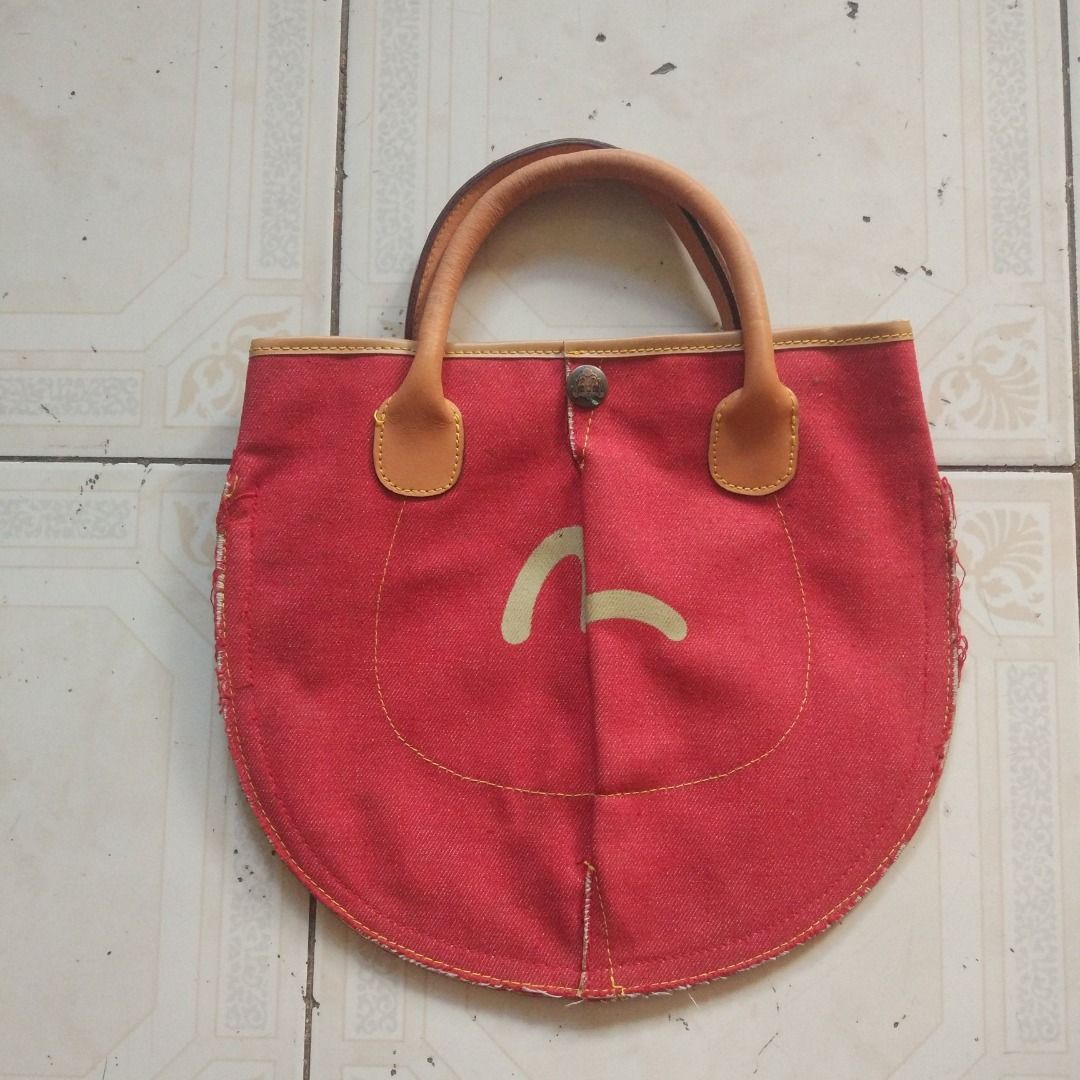 Evisu Denim Hand Bag (Category: Luxury Bags & Wallets) located in Pasay City. Submitted by denimdude.ph (Listing ID 1469432687, Image 1). Description: light mark on leather handle.