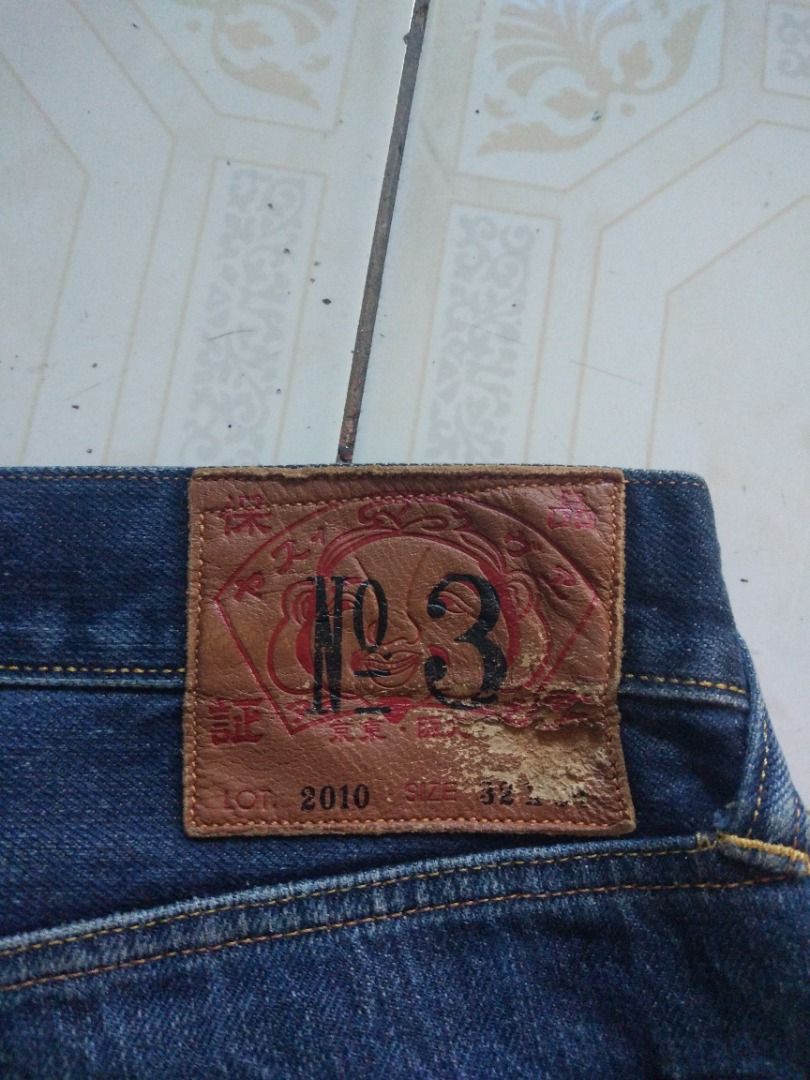 Evisu Selvedge Jean 31.5 actual (Category: Jeans) located in Pasay City. Submitted by denimdude.ph (Listing ID 1469445138, Image 3). Description: scratch on leather patch and chipped paint on back pocket.