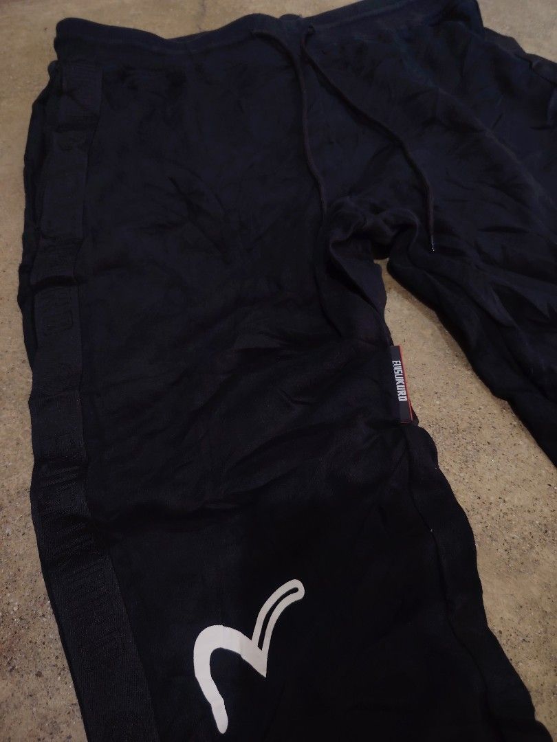 Evisukuro Black Jogger Pants with Text Print (Category: Joggers) located in San Jose del Monte. Submitted by klowiboy (Listing ID 1469395924, Image 2). Description: Evisu Kuro Jogger Good Condition✅️ Size: XL on tag Dimes: W15-17 L38 Inches 399 ONLY.