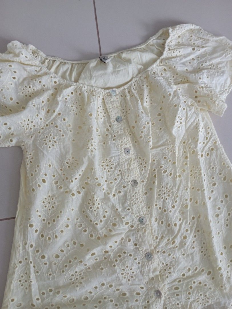 Eyelet tops (Category: Blouses) located in Quezon City. Submitted by nerisaveria (Listing ID 1469420471, Image 1). Description: Eyelet tops size large im good condition message me if interested.