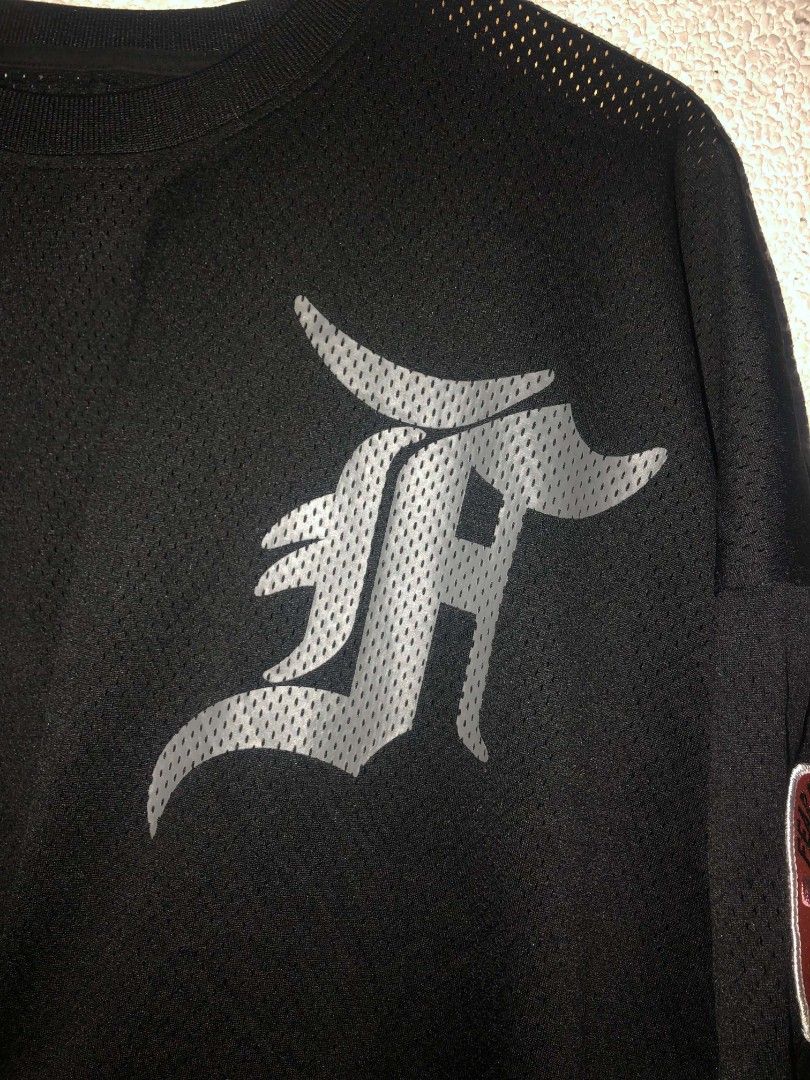 FEAR OF GOD (Category: Activewear) located in Cagayan de Oro. Submitted by amenfitt (Listing ID 1469548741, Image 3). Description: Fear of God 5th Collection mesh batting practice jersey featuring an oversized fit, a Gothic "F" logo on the chest W 29 L 30 LARGE BEST FIT EXCELLENT CONDITION COLOR RATE 10/10 ISSUE: NONE.