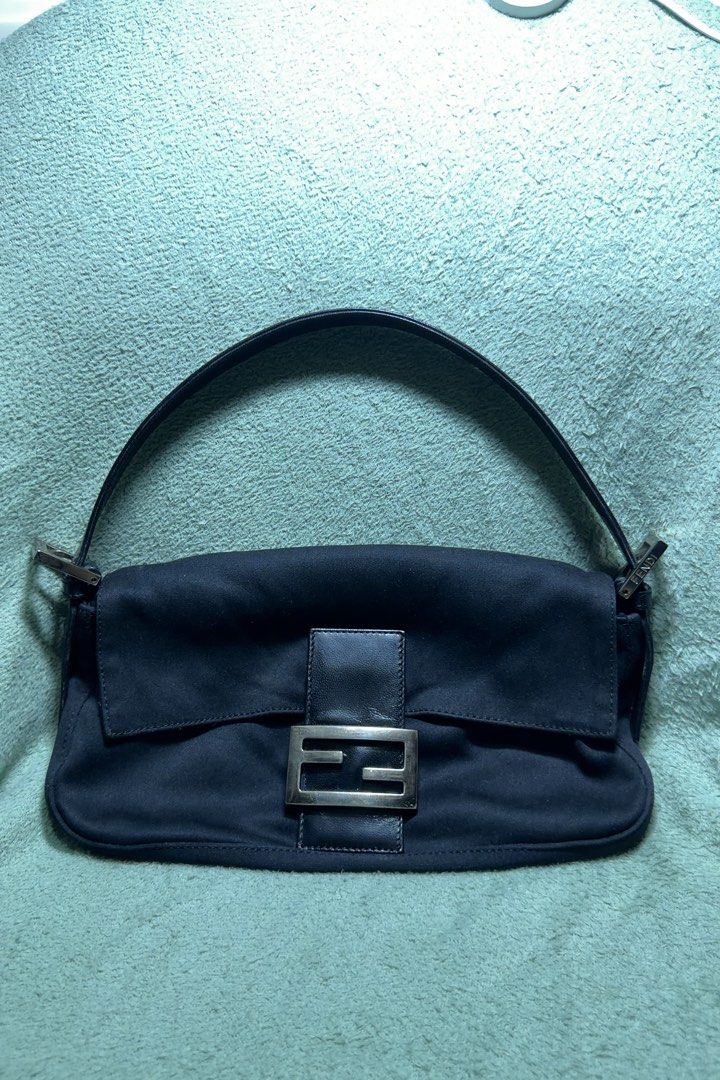 Fendi Neoprene Baguette (Black) (Category: Luxury Bags & Wallets) located in Makati City. Submitted by joshdelrey (Listing ID 1469517050, Image 1). Description: Authentic Fendi Neoprene Baguette (Black) - Has F logo underzip - Sticky texture - Has cracking on the handle 📍Makati .