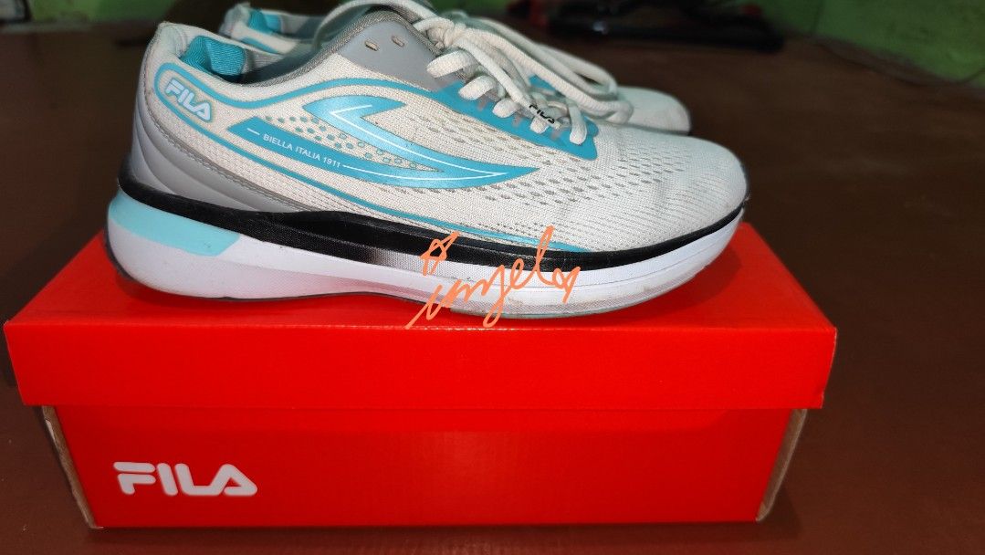 FILA Kroozing Lite Run White Blue Size US 7 (Category: Sneakers) located in Valenzuela. Submitted by imyel18 (Listing ID 1469565930, Image 3). Description: - Brand: FILA - Model: Kroozing Lite Run (Style No: 52XL500824) - Colorway: White and Blue - Size: US 7 | EUR 37 | UK 4.5 - Materials: Lightweight mesh & PU upper, textile lining, MD+TPR outsole - Inclusions: Original red Fila box - Condition: Pre-loved, soles show light dirt from previous wea