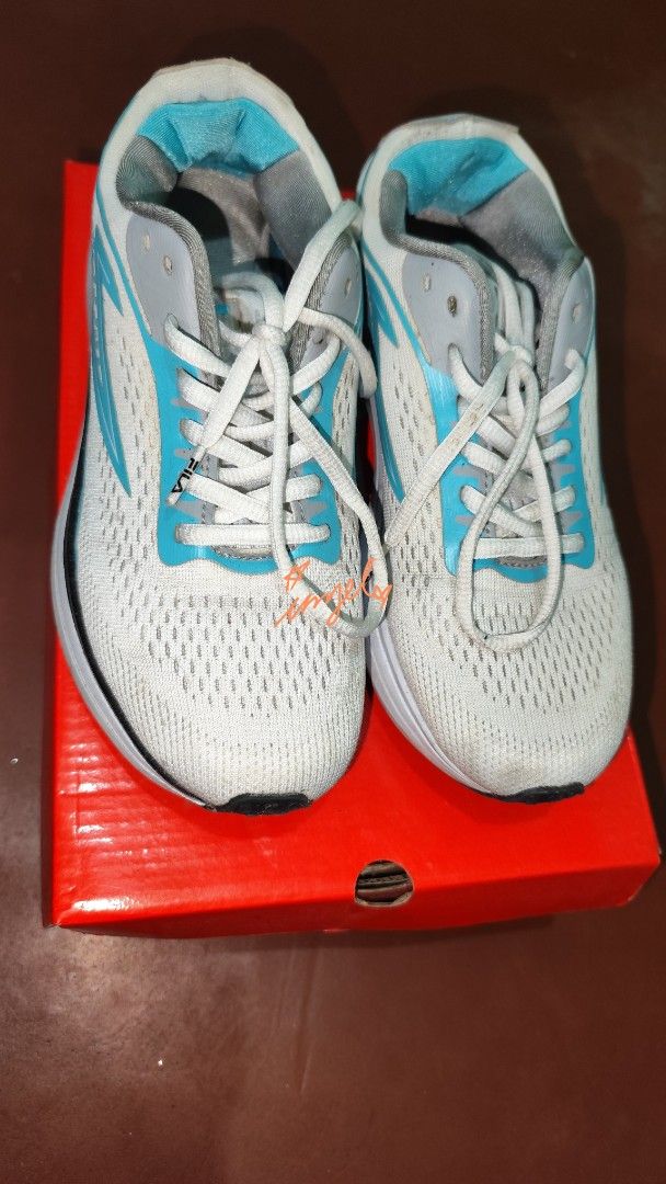 FILA Kroozing Lite Run White Blue Size US 7 (Category: Sneakers) located in Valenzuela. Submitted by imyel18 (Listing ID 1469565930, Image 2). Description: - Brand: FILA - Model: Kroozing Lite Run (Style No: 52XL500824) - Colorway: White and Blue - Size: US 7 | EUR 37 | UK 4.5 - Materials: Lightweight mesh & PU upper, textile lining, MD+TPR outsole - Inclusions: Original red Fila box - Condition: Pre-loved, soles show light dirt from previous wea