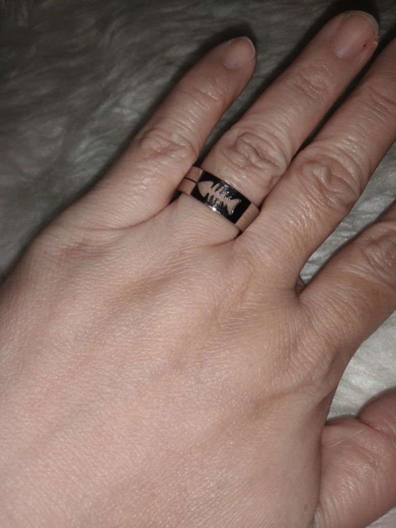 Fish design ring size 8 stainless (Category: Rings) located in Quezon City. Submitted by eidorableshop (Listing ID 1469396509, Image 1). Description: .