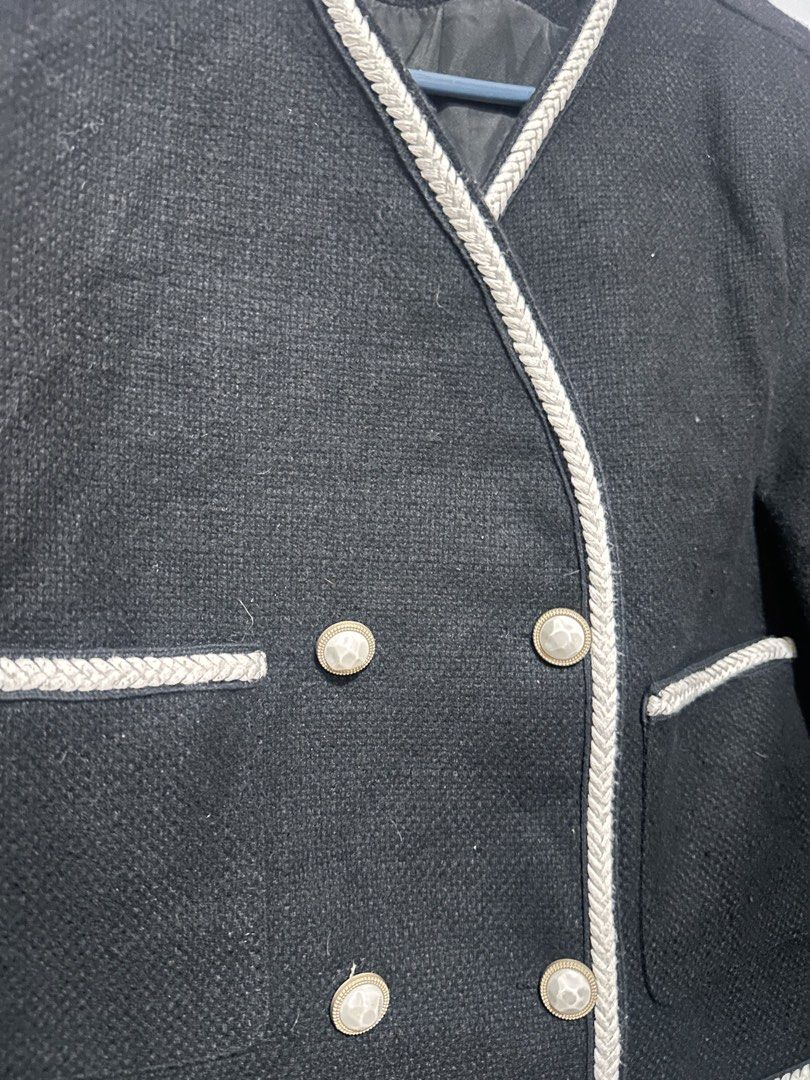 Flat tweed blazer (Category: Coats, Jackets and Outerwear) located in Tandag. Submitted by kawaiispreloved (Listing ID 1469482812, Image 2). Description: .
